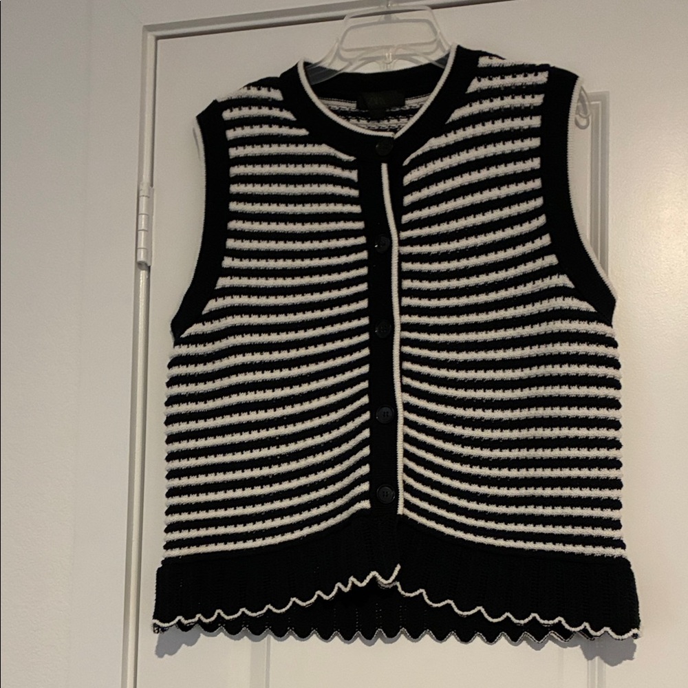 Zara Black and White Scalloped Hem Knitted Vest